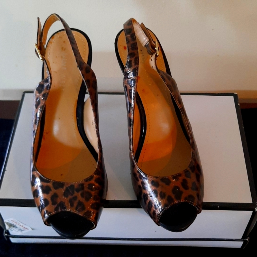 Women's peep toe Nine West sandals size 6.5